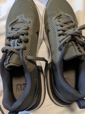 NWOT 9.5 Men's Athletic Mesh Running Shoes - Olive/Gray